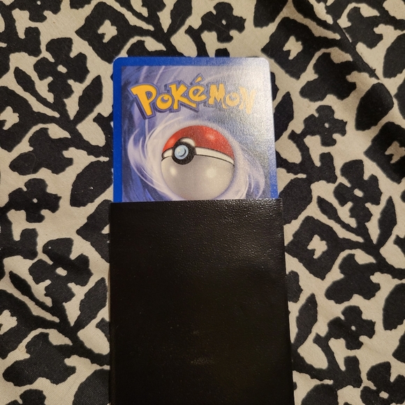 Pikachu Pokémon Card - Picture 2 of 2